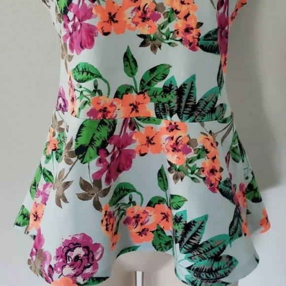 Express Women's Top Ruffled Bottom Flowered Back Zip - Picture 2 of 7